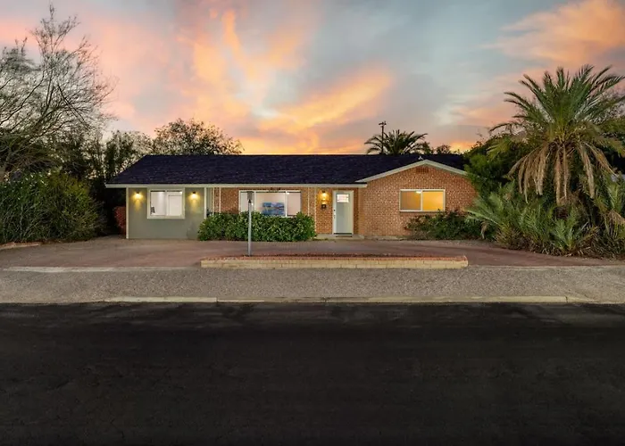 Remodeled Gem, 3 Bd 3 Ba, Yard, Views Holiday home *