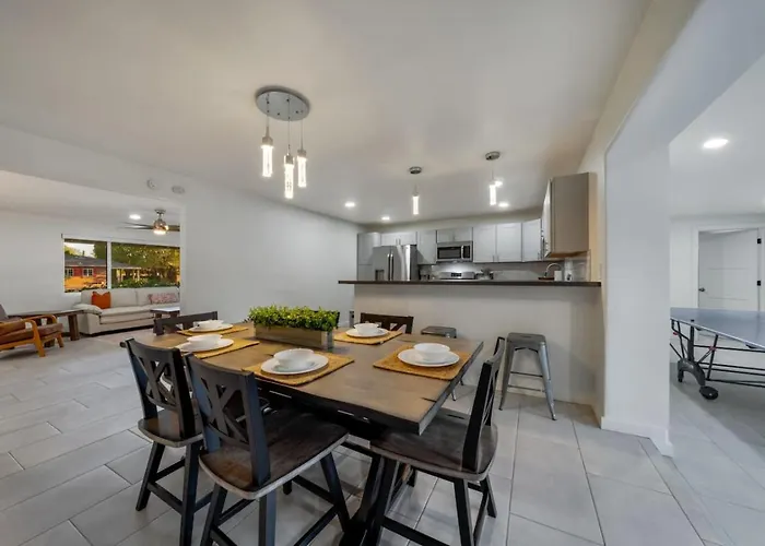 Remodeled Gem, 3 Bd 3 Ba, Yard, Views Tucson