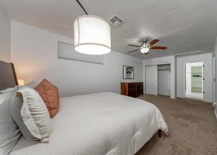 Remodeled Gem, 3 Bd 3 Ba, Yard, Views