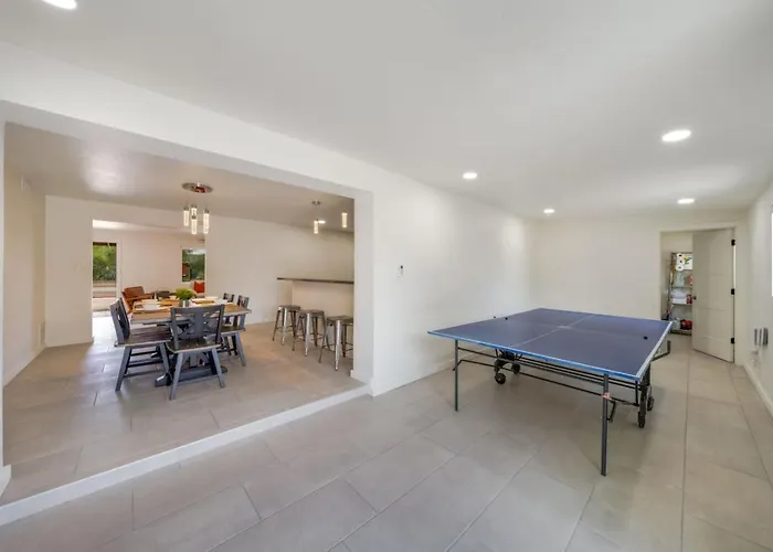 Holiday home Remodeled Gem, 3 Bd 3 Ba, Yard, Views