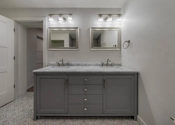 Remodeled Gem, 3 Bd 3 Ba, Yard, Views Holiday home Tucson