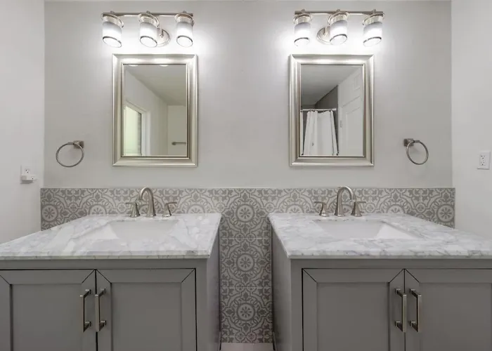 Remodeled Gem, 3 Bd 3 Ba, Yard, Views Holiday home Tucson
