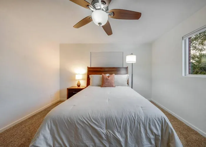 Remodeled Gem, 3 Bd 3 Ba, Yard, Views *