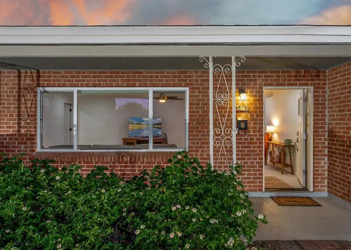 Remodeled Gem, 3 Bd 3 Ba, Yard, Views Holiday home Tucson