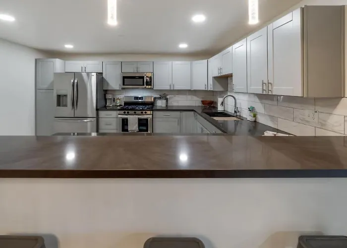 Remodeled Gem, 3 Bd 3 Ba, Yard, Views Tucson