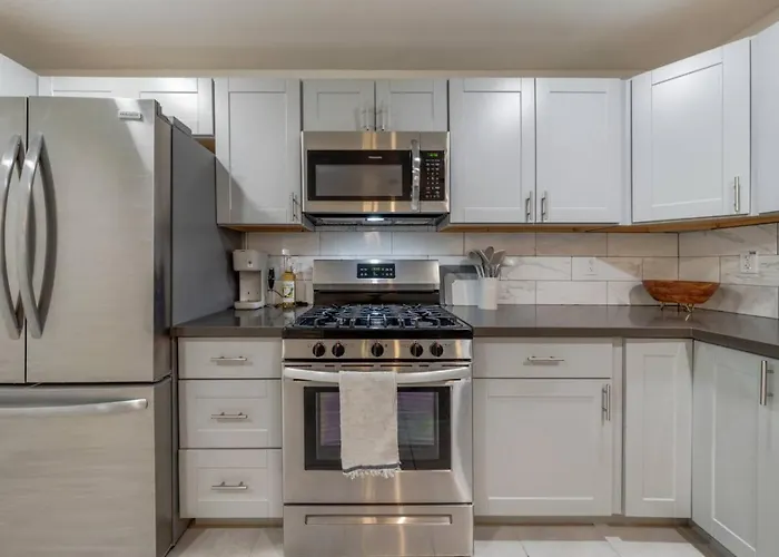 Remodeled Gem, 3 Bd 3 Ba, Yard, Views Tucson