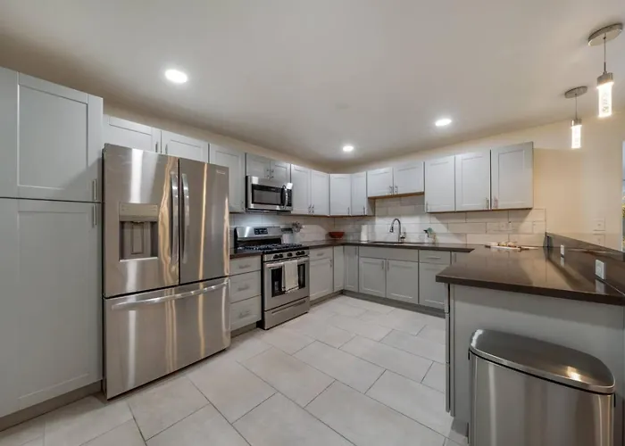Holiday home Remodeled Gem, 3 Bd 3 Ba, Yard, Views Tucson