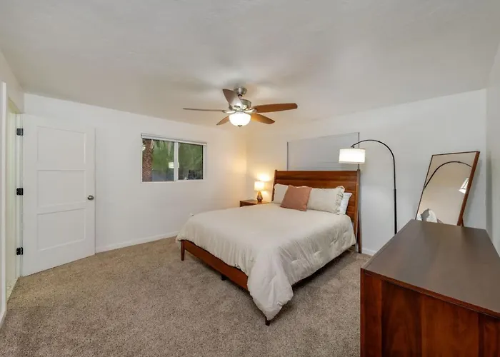 Remodeled Gem, 3 Bd 3 Ba, Yard, Views * Tucson