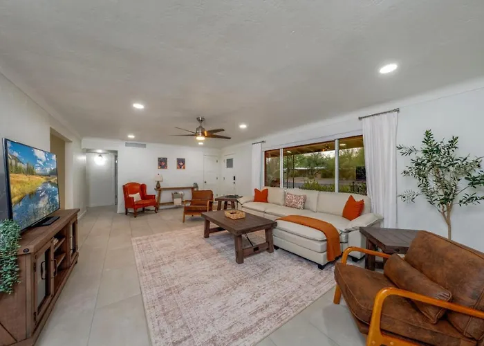 Remodeled Gem, 3 Bd 3 Ba, Yard, Views Tucson