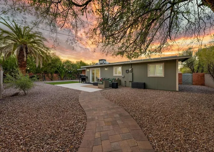 Holiday home Remodeled Gem, 3 Bd 3 Ba, Yard, Views